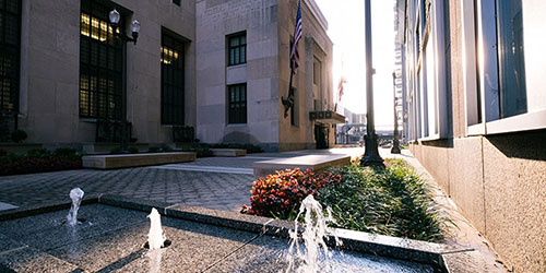 Photo of the exterior of the St Louis Fed building